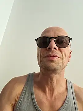 Snapshot of wedge75 chatting on June 17, 2026, 2:27 pm wedge75 online show from June 17, 2026, 2:27 pm
