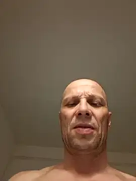 Snapshot of wedge75 chatting on May 18, 2026, 4:23 pm wedge75 online show from May 18, 2026, 4:23 pm