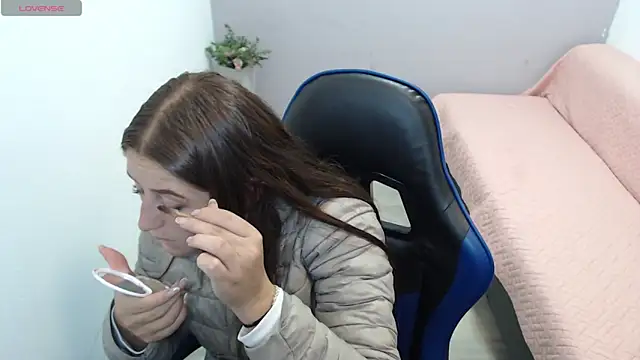 valerie diaz1 online show from February 12, 2026, 1:33 pm