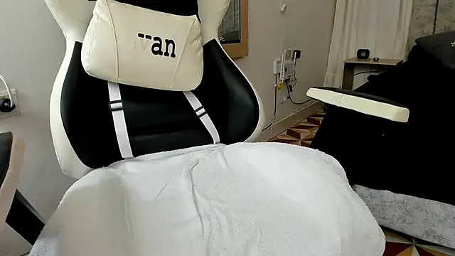 Snapshot of Valerioe chatting on November 10, 2025, 4:12 pm Valerioe online show from November 10, 2025, 4:12 pm