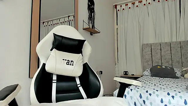 Snapshot of Valerioe chatting on November 3, 2025, 2:09 pm Valerioe online show from November 3, 2025, 2:09 pm