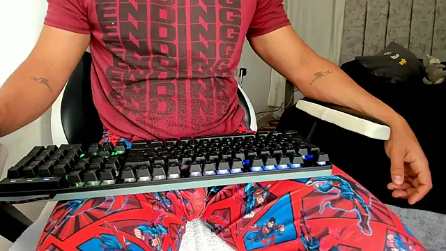 Snapshot of Valerioe chatting on November 8, 2025, 11:58 am Valerioe online show from November 8, 2025, 11:58 am