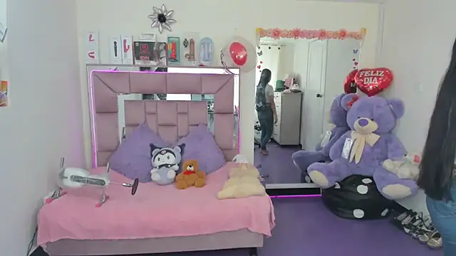 AriadnaCappelletty online show from November 1, 2025, 3:39 pm