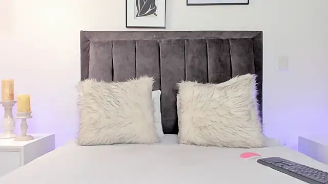 helen mooree online show from March 20, 2025, 1:26 pm