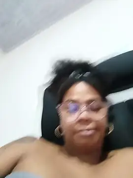 Snapshot of Melanie_candy_ chatting on April 5, 2026, 2:40 am Melanie candy online show from April 5, 2026, 2:40 am