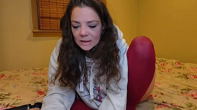 Snapshot of MiaElizabeth chatting on December 2, 2025, 11:01 am MiaElizabeth online show from December 2, 2025, 11:01 am