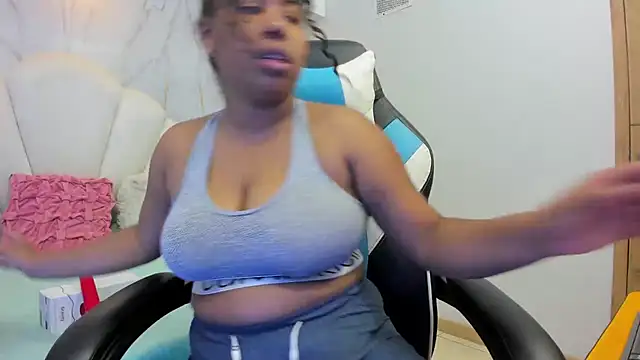 Lizzie Williams  online show from October 26, 2025, 3:18 am