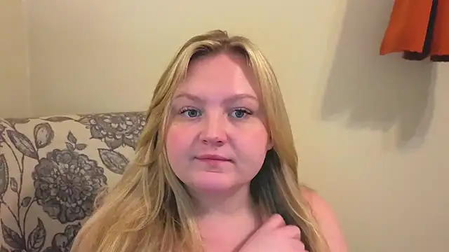 PhatAssBlond online show from April 18, 2026, 5:04 pm