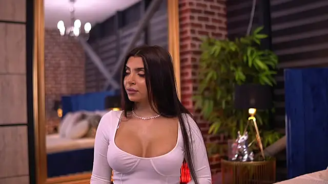 Snapshot of NicoleCellini chatting on October 30, 2025, 7:00 pm NicoleCellini online show from October 30, 2025, 7:00 pm