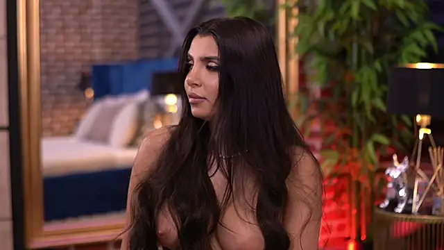 Snapshot of NicoleCellini chatting on November 27, 2025, 7:14 pm NicoleCellini online show from November 27, 2025, 7:14 pm