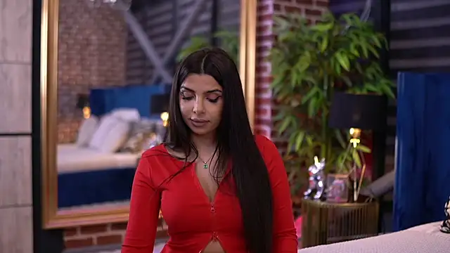 Snapshot of NicoleCellini chatting on November 16, 2025, 6:56 pm NicoleCellini online show from November 16, 2025, 6:56 pm