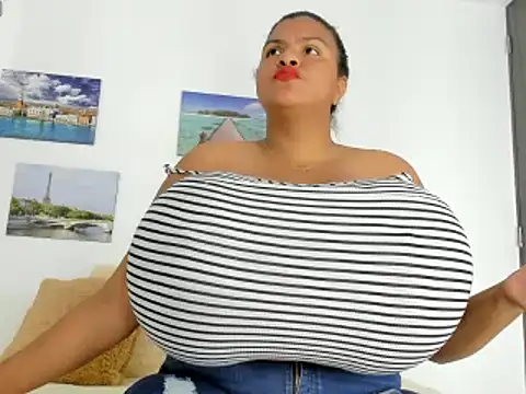 Snapshot of bigmom69_ chatting on February 25, 2025, 5:30 pm bigmom69 online show from February 25, 2025, 5:30 pm