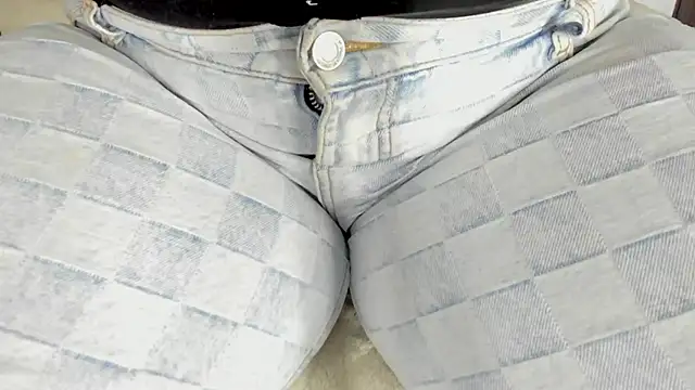 Snapshot of bigmom69_ chatting on October 17, 2025, 2:08 pm bigmom69 online show from October 17, 2025, 2:08 pm