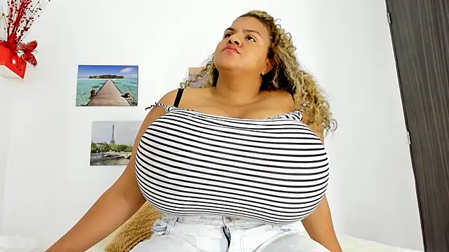 Snapshot of bigmom69_ chatting on December 16, 2025, 12:09 pm bigmom69 online show from December 16, 2025, 12:09 pm