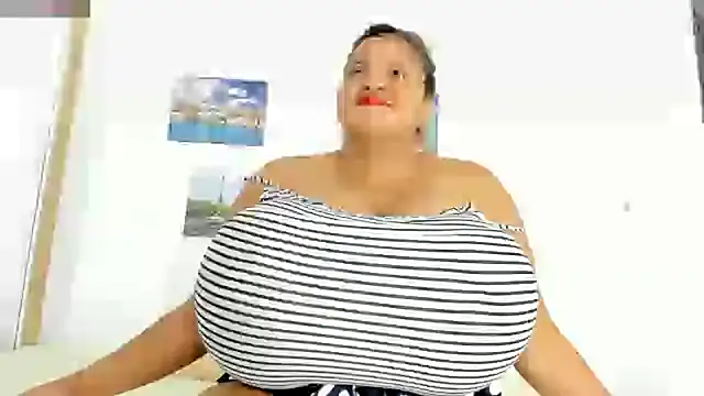 Snapshot of bigmom69_ chatting on February 10, 2025, 3:53 pm bigmom69 online show from February 10, 2025, 3:53 pm