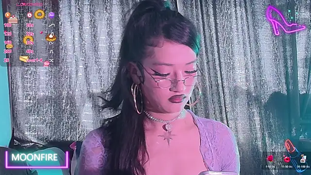 Snapshot of moonfiredancer chatting on November 7, 2025, 6:45 pm moonfiredancer online show from November 7, 2025, 6:45 pm