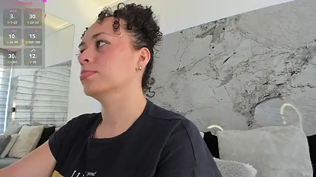 Snapshot of LIZ_HOLMES chatting on November 11, 2025, 12:00 pm LIZ HOLMES online show from November 11, 2025, 12:00 pm