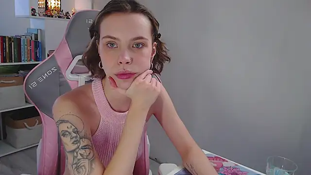 Snapshot of milly_ross chatting on February 2, 2025, 8:13 am milly ross online show from February 2, 2025, 8:13 am