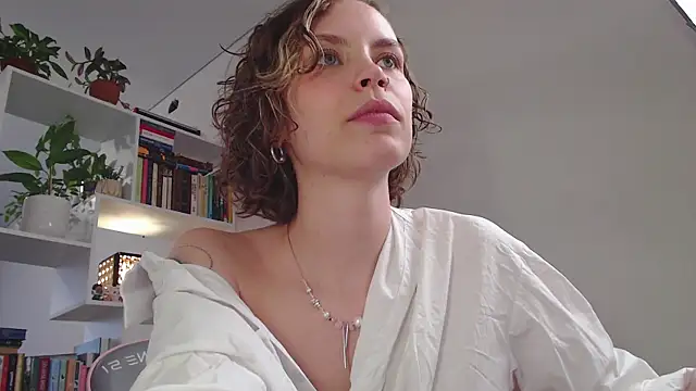 Snapshot of milly_ross chatting on March 18, 2025, 8:50 am milly ross online show from March 18, 2025, 8:50 am