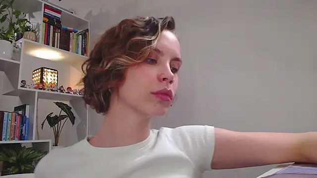 Snapshot of milly_ross chatting on February 7, 2025, 1:01 pm milly ross online show from February 7, 2025, 1:01 pm