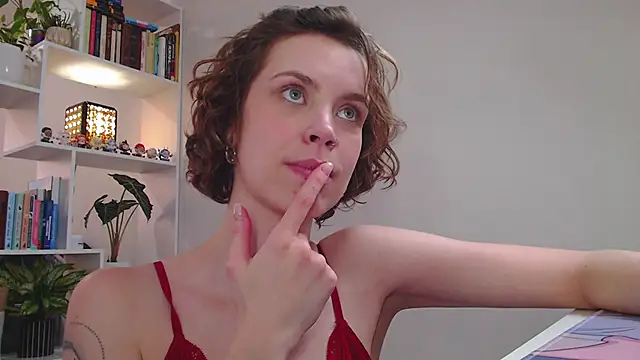 Snapshot of milly_ross chatting on February 6, 2025, 10:58 am milly ross online show from February 6, 2025, 10:58 am