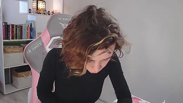 Snapshot of milly_ross chatting on February 1, 2025, 7:15 am milly ross online show from February 1, 2025, 7:15 am