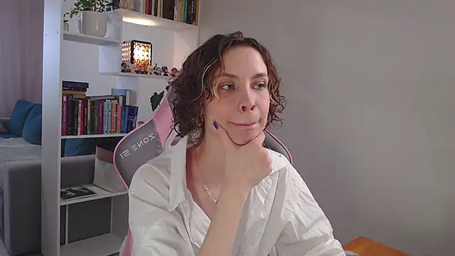 Snapshot of milly_ross chatting on March 18, 2025, 5:45 am milly ross online show from March 18, 2025, 5:45 am