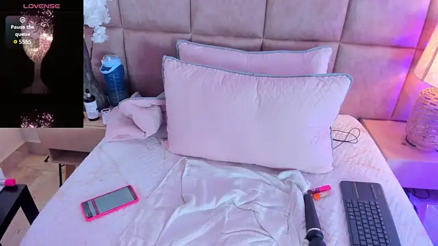 LiaaGenner online show from November 30, 2025, 2:45 am