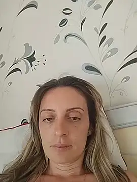 Snapshot of SophyGirl chatting on May 27, 2026, 1:40 pm SophyGirl online show from May 27, 2026, 1:40 pm