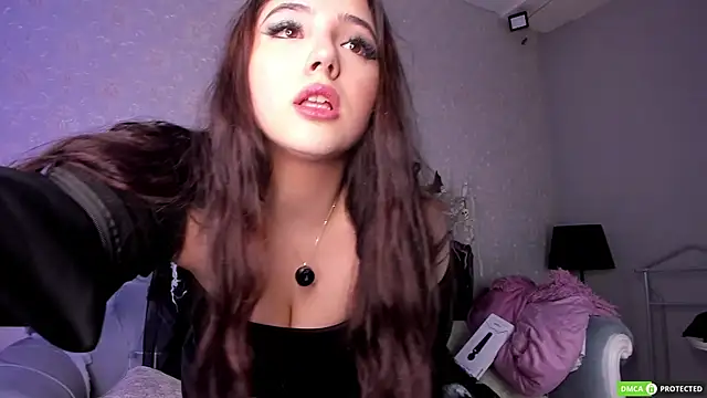 JennyFerguson online show from October 28, 2025, 6:18 pm