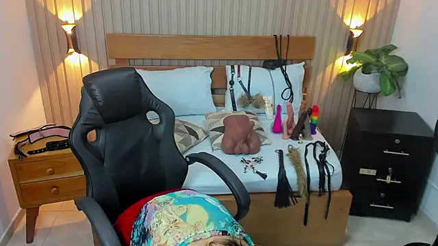 luciana ballesteros  online show from October 3, 2025, 12:39 pm