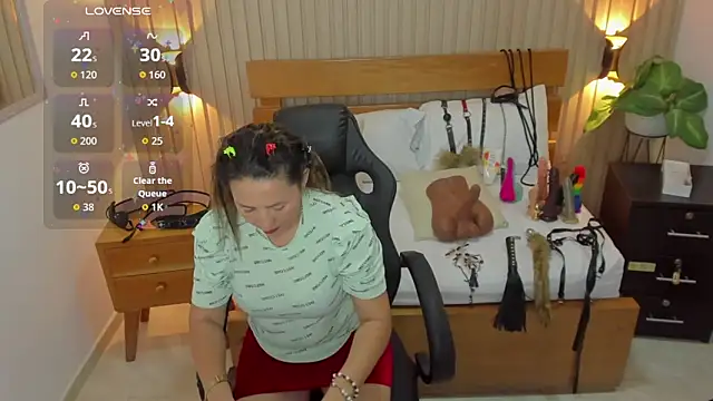 luciana ballesteros  online show from October 30, 2025, 12:25 pm