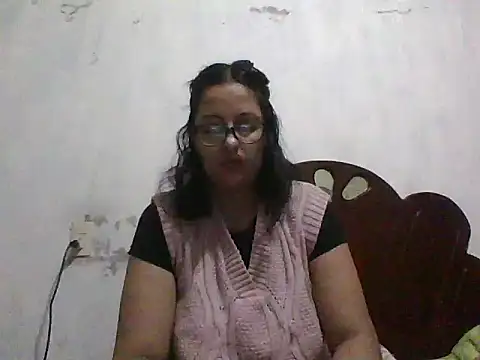 Snapshot of Samanthat33 chatting on March 12, 2025, 6:53 pm Samanthat33 online show from March 12, 2025, 6:53 pm