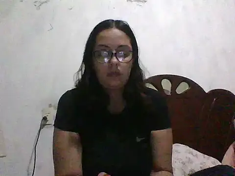 Snapshot of Samanthat33 chatting on March 10, 2025, 3:23 am Samanthat33 online show from March 10, 2025, 3:23 am