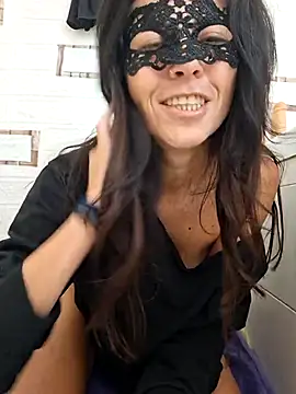 Snapshot of EmySkinny85 chatting on November 24, 2025, 8:58 am EmySkinny85 online show from November 24, 2025, 8:58 am