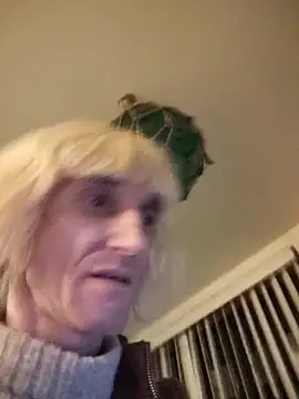 Snapshot of BirdmanJR11th chatting on November 10, 2025, 4:06 am BirdmanJR11th online show from November 10, 2025, 4:06 am