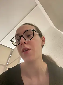 Snapshot of MartiniiSelenna chatting on February 28, 2026, 6:57 am MartiniiSelenna online show from February 28, 2026, 6:57 am