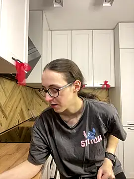 Snapshot of MartiniiSelenna chatting on December 18, 2025, 6:51 am MartiniiSelenna online show from December 18, 2025, 6:51 am