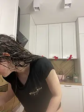 Snapshot of MartiniiSelenna chatting on January 6, 2026, 7:01 am MartiniiSelenna online show from January 6, 2026, 7:01 am