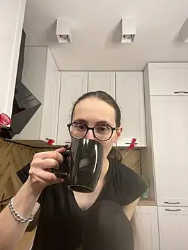 Snapshot of MartiniiSelenna chatting on January 11, 2026, 6:42 am MartiniiSelenna online show from January 11, 2026, 6:42 am