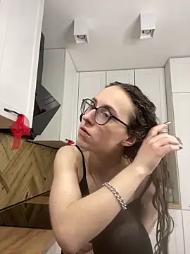 Snapshot of MartiniiSelenna chatting on March 4, 2026, 6:43 am MartiniiSelenna online show from March 4, 2026, 6:43 am