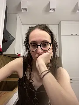 Snapshot of MartiniiSelenna chatting on February 21, 2026, 6:48 am MartiniiSelenna online show from February 21, 2026, 6:48 am