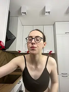 Snapshot of MartiniiSelenna chatting on March 3, 2026, 6:53 am MartiniiSelenna online show from March 3, 2026, 6:53 am