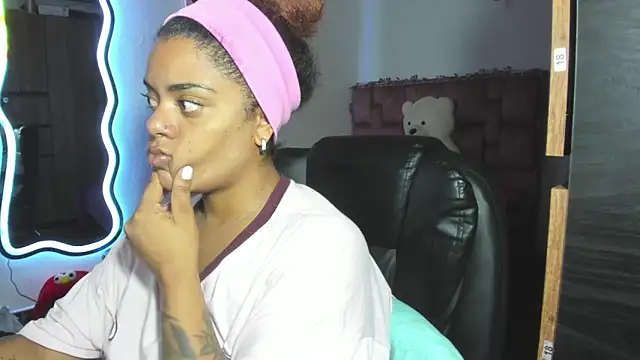 ladyrd1 online show from February 23, 2026, 11:49 pm