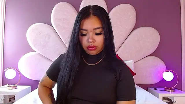 MarianaGarciaa   online show from May 8, 2026, 7:17 pm