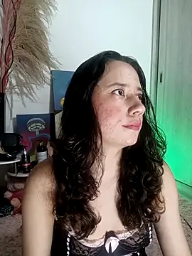 lovely kitt online show from February 6, 2026, 6:09 am