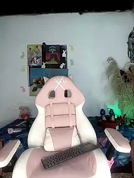 lovely kitt online show from April 19, 2026, 10:56 pm