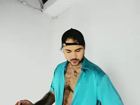 Sebas-hott online show from November 7, 2025, 10:57 pm