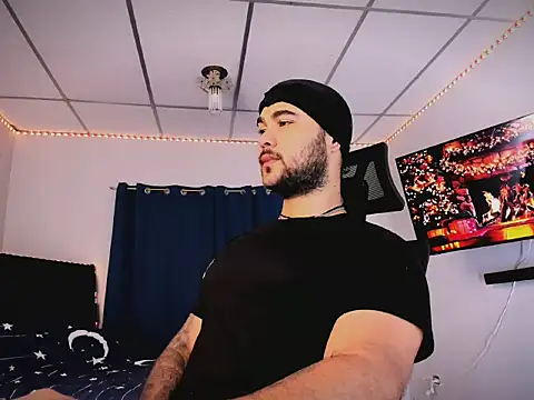 Sebas-hott online show from December 17, 2025, 10:26 pm