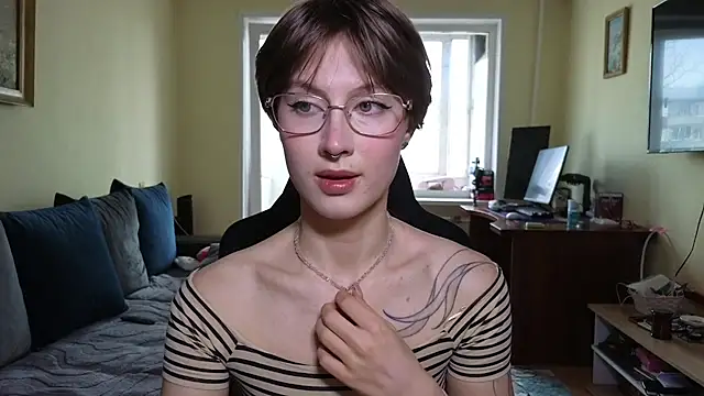 MalvinaBlum online show from April 19, 2026, 4:24 am